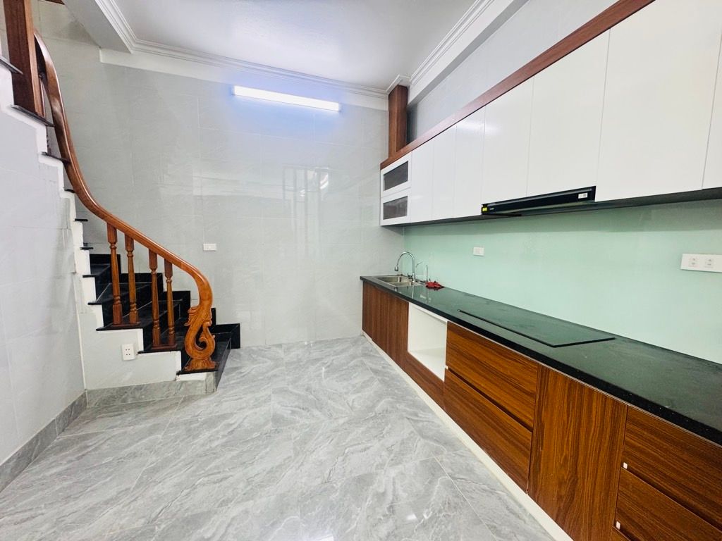 ĐÔNG NGẠC – THỤY PHƯƠNG - VỈA HÈ - Ô TÔ TRÁNH – CHỈ VIỆC VỀ Ở